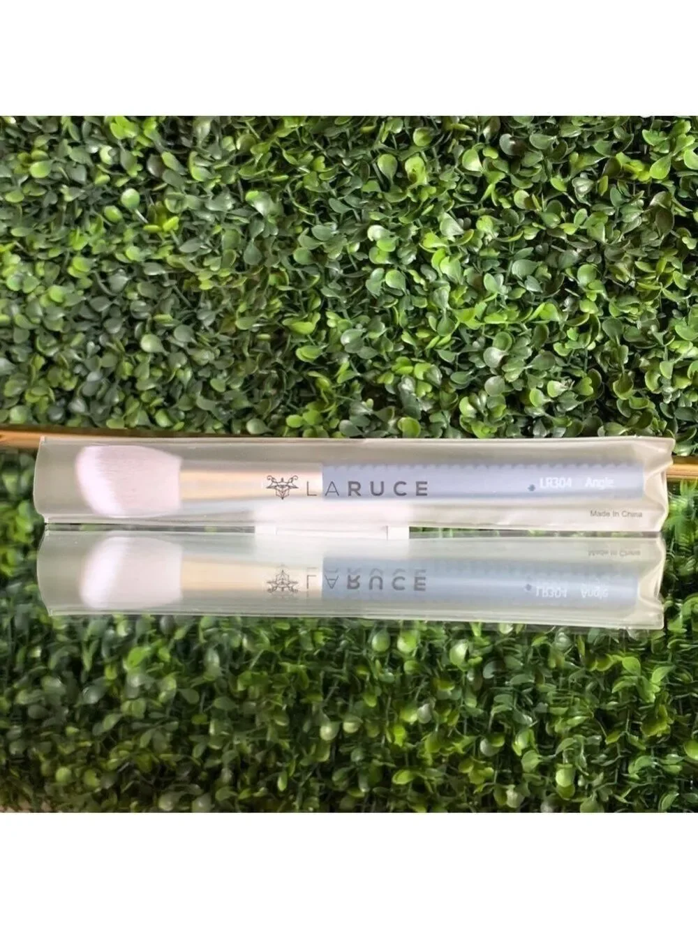 LARUCE Beauty Angle Brush LR304 | NEW | LR 304